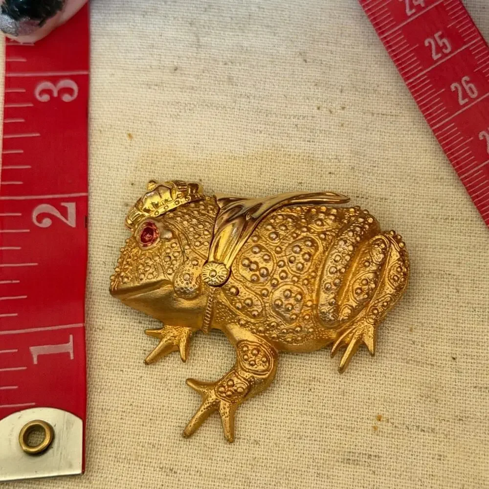 Vintage Gold Frog Prince Toad Brooch